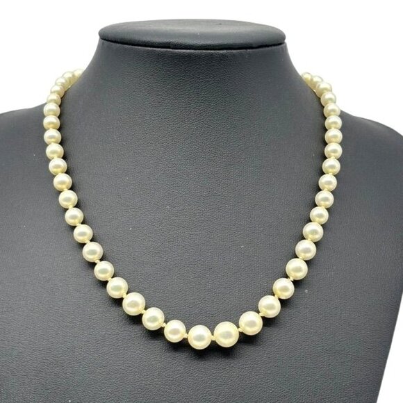 Ciner Single Strand Graduated Faux Pearl Necklace With Faux Pearl Clasp, Signed - Picture 2 of 9